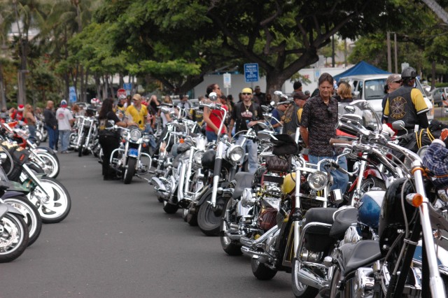 Mele Kalikimaka: Military riders participate in Toys For Tots run