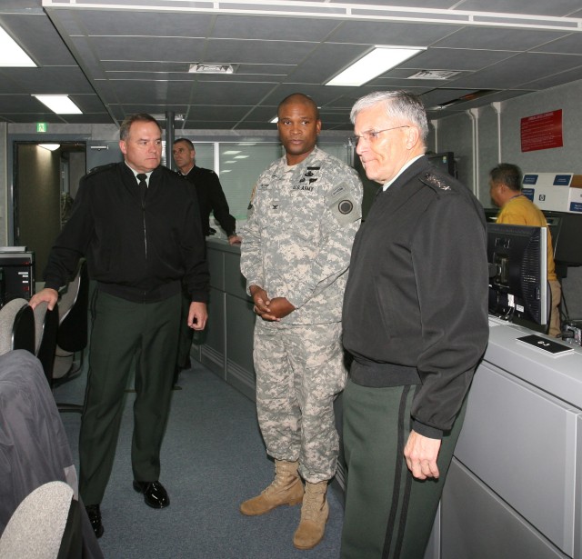 Gen. George Casey, Chief of Staff of the Army, visits the U.S. Army, Japan &amp; I CORPS