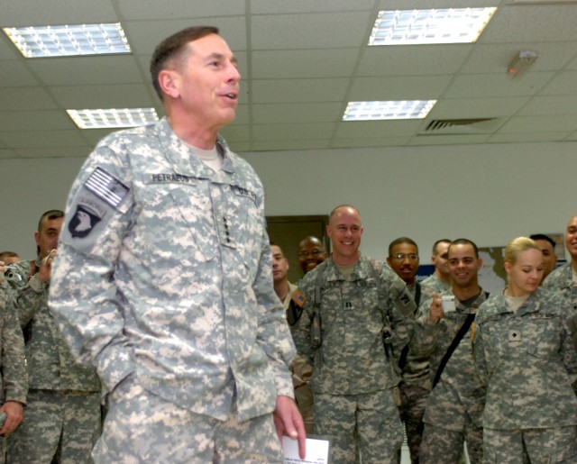 Petraeus welcomes Task Force Lightning