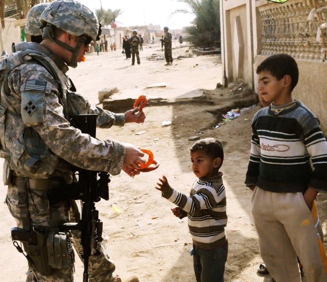 Iraqi, U.S. Soldiers conduct reconnaissance patrol in Hamza