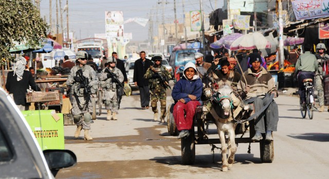 Iraqi, U.S. Soldiers conduct reconnaissance patrol in Hamza