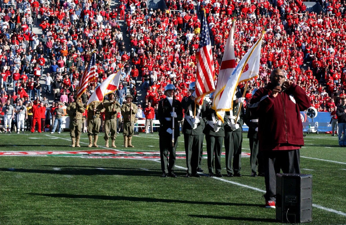 Papajohns.com Bowl salutes the military | Article | The United States Army