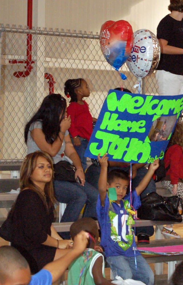 536th Maintenance Company Welcomed Home from Iraq