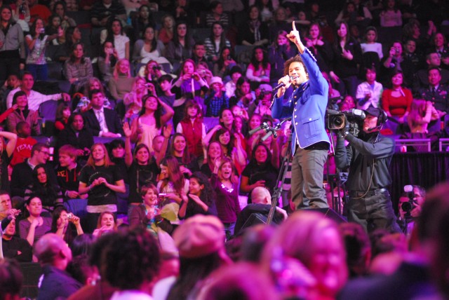 Thousands of military children attend &quot;We Are the Future&quot; concert