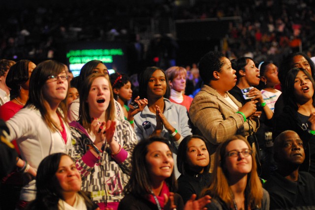 Thousands of military children attend "We Are the Future" concert
