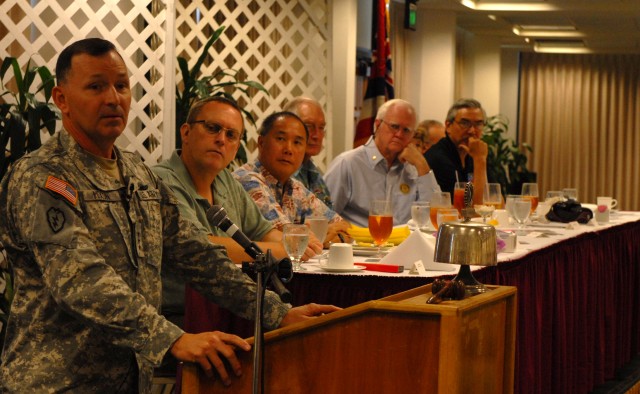 Mixon speaks to Big Island Rotarians