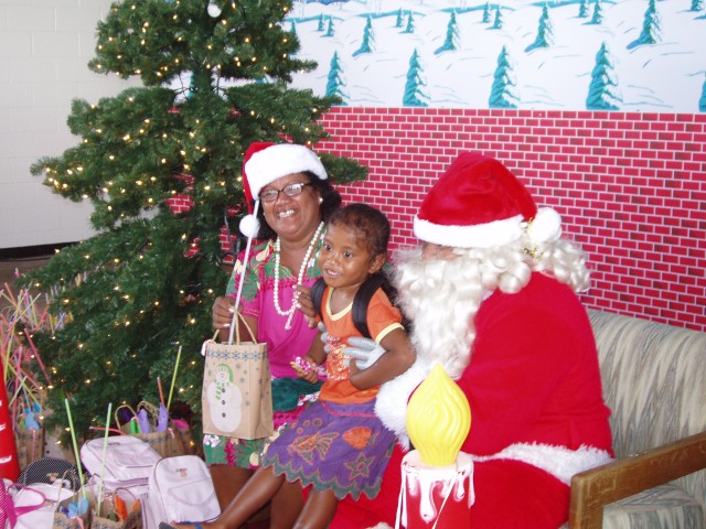 Santa visits Roi-Namur