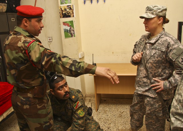 Transition Team Mentors Iraqi Soldiers to Success