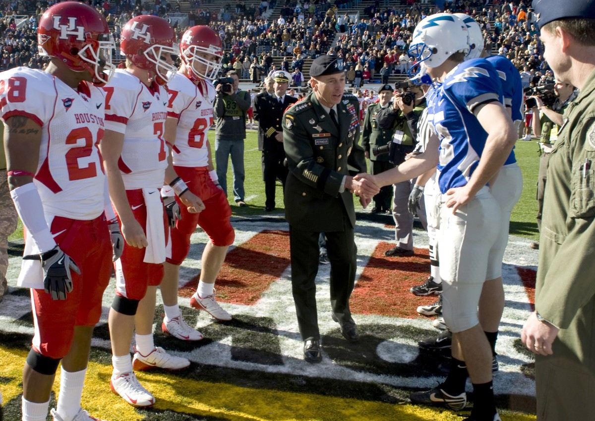 Petraeus set to perform coin toss for Super Bowl XLIII, Article