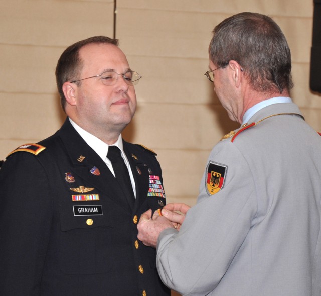 Wiesbaden garrison commander awarded Cross of Honor of the Bundeswehr