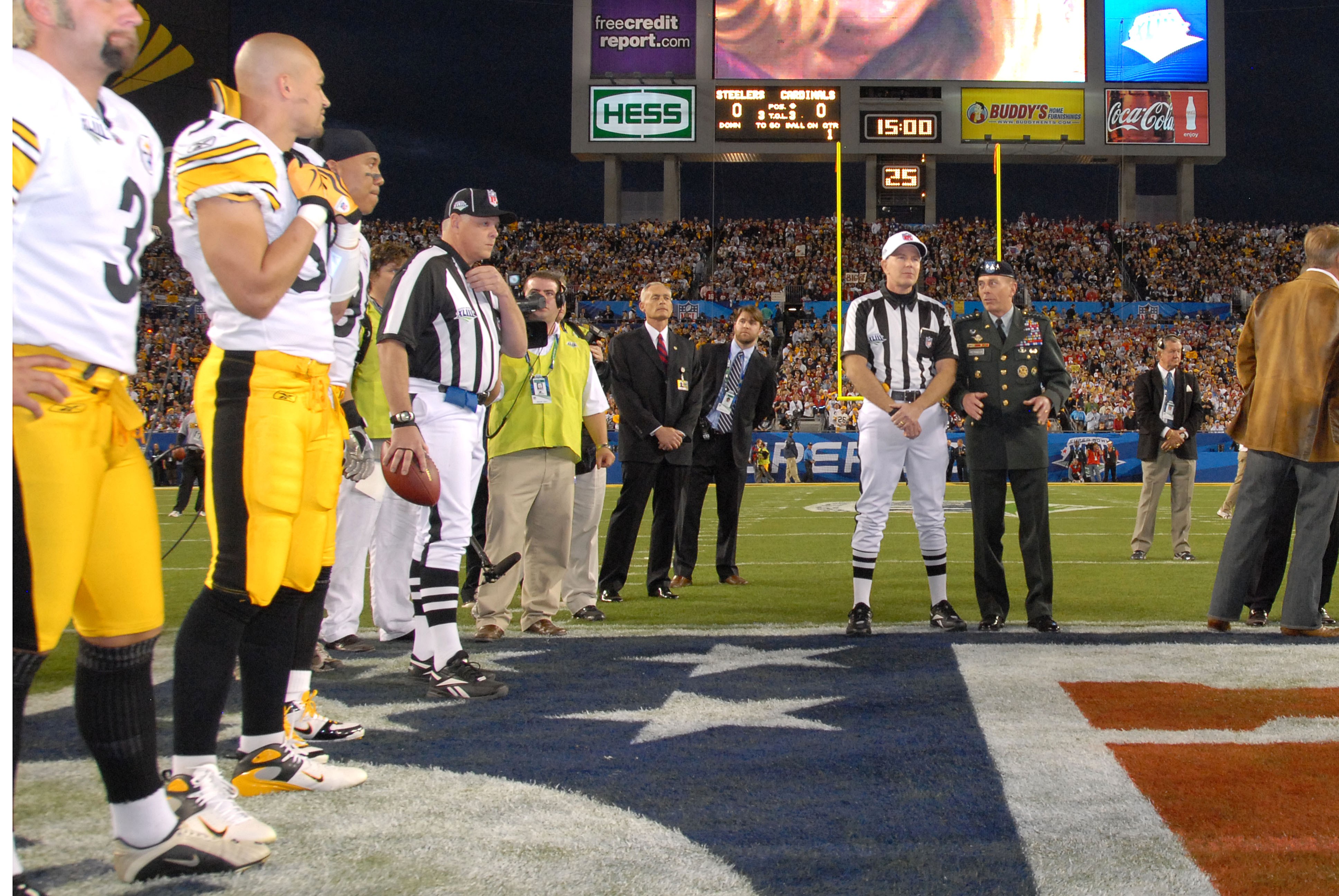 Petraeus set to perform coin toss for Super Bowl XLIII, Article