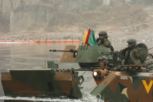 ROK and U.S. Soldiers participate in joint river crossing