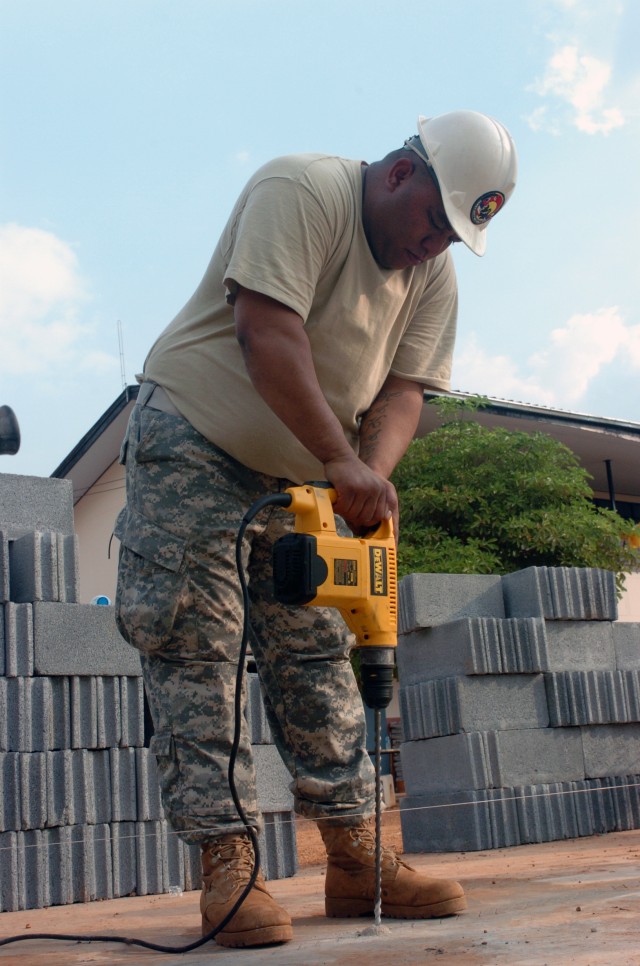 Hawaii Soldiers, Thai Marines Build Classroom, Bridges