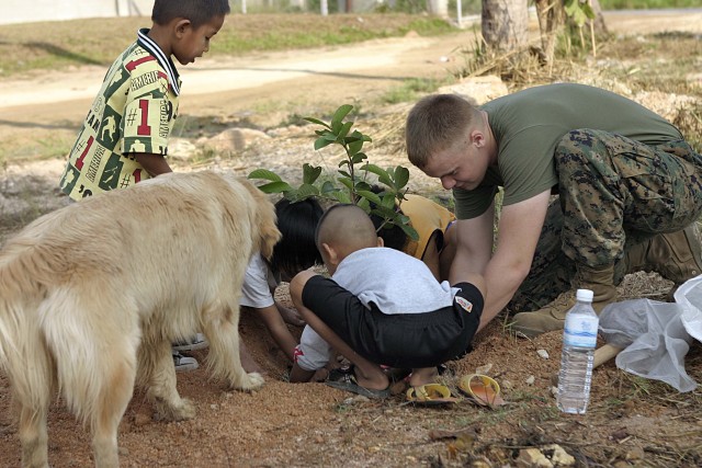 Marines reach out to Pattaya orphanage during Exercise Cobra Gold 2009