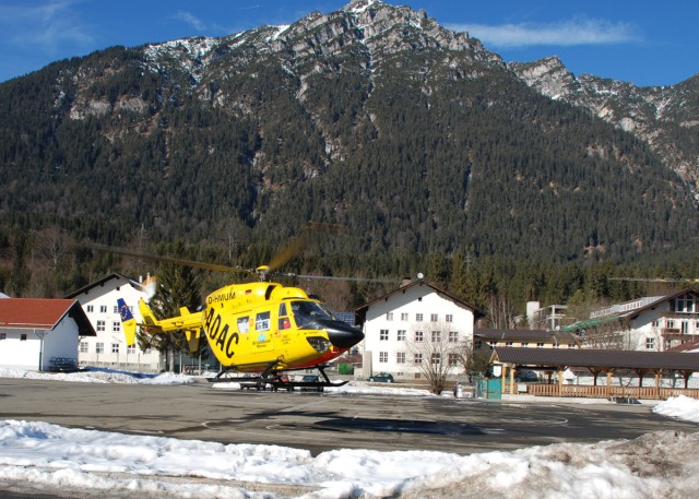 Rescue helicopter finds LZ on Garmisch&#039;s Artillery Kaserne