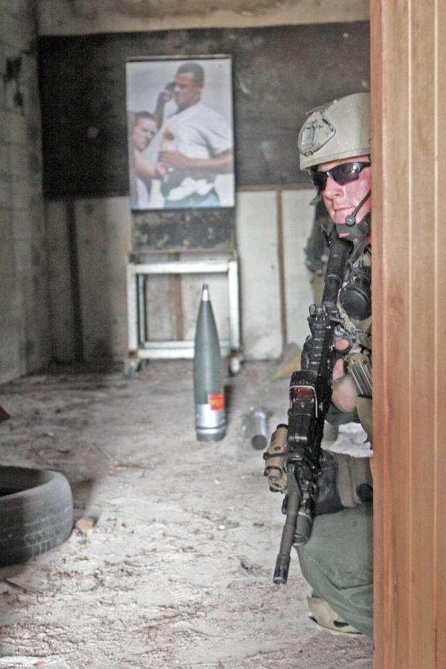 Thai Reconnaissance Marines and U.S. Marines conducted an Emergency Assault bilateral exercise