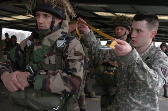 5th QM Co. riggers jump with French airborne