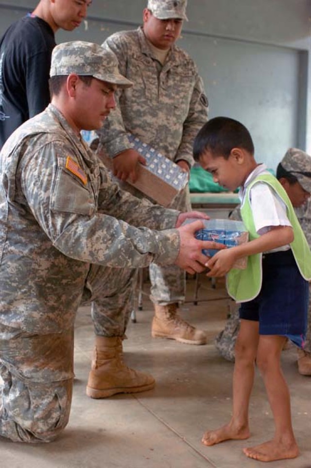 Hawaii Soldiers, Thai Marines distribute 37,000 milk cartons to schools, community