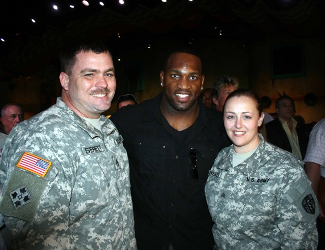 NFL Player Recognizes Soldiers