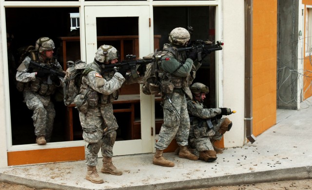 \'Live' Soldiers train with 'Virtual' Soldiers during Warrior Focus 09-01