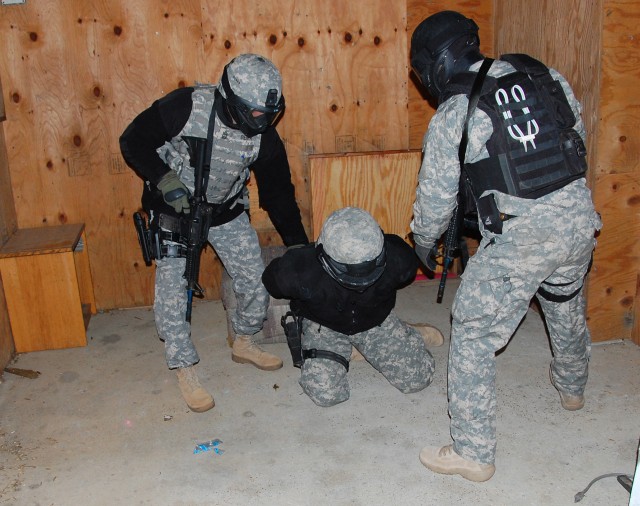 Fort Polk MPs receive SRT training at Shugart-Gordon training complex