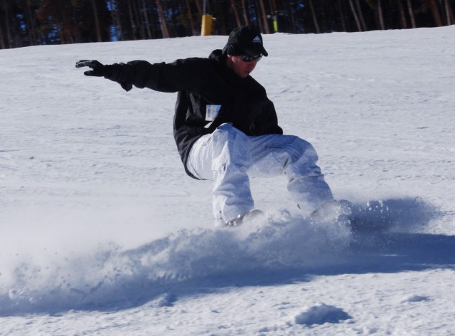 BOSS takes single Soldiers to Keystone for weekend skiing