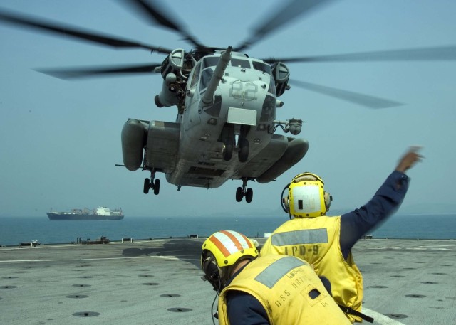 USS Harpers Ferry (LSD 49) Helicopter Exercise