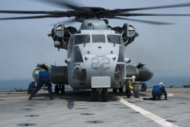 USS Harpers Ferry (LSD 49) Helicopter Exercise