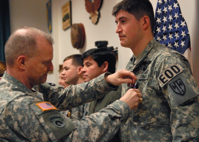 SSG Beau Martindale awarded Purple Heart by MG Yves Fontaine