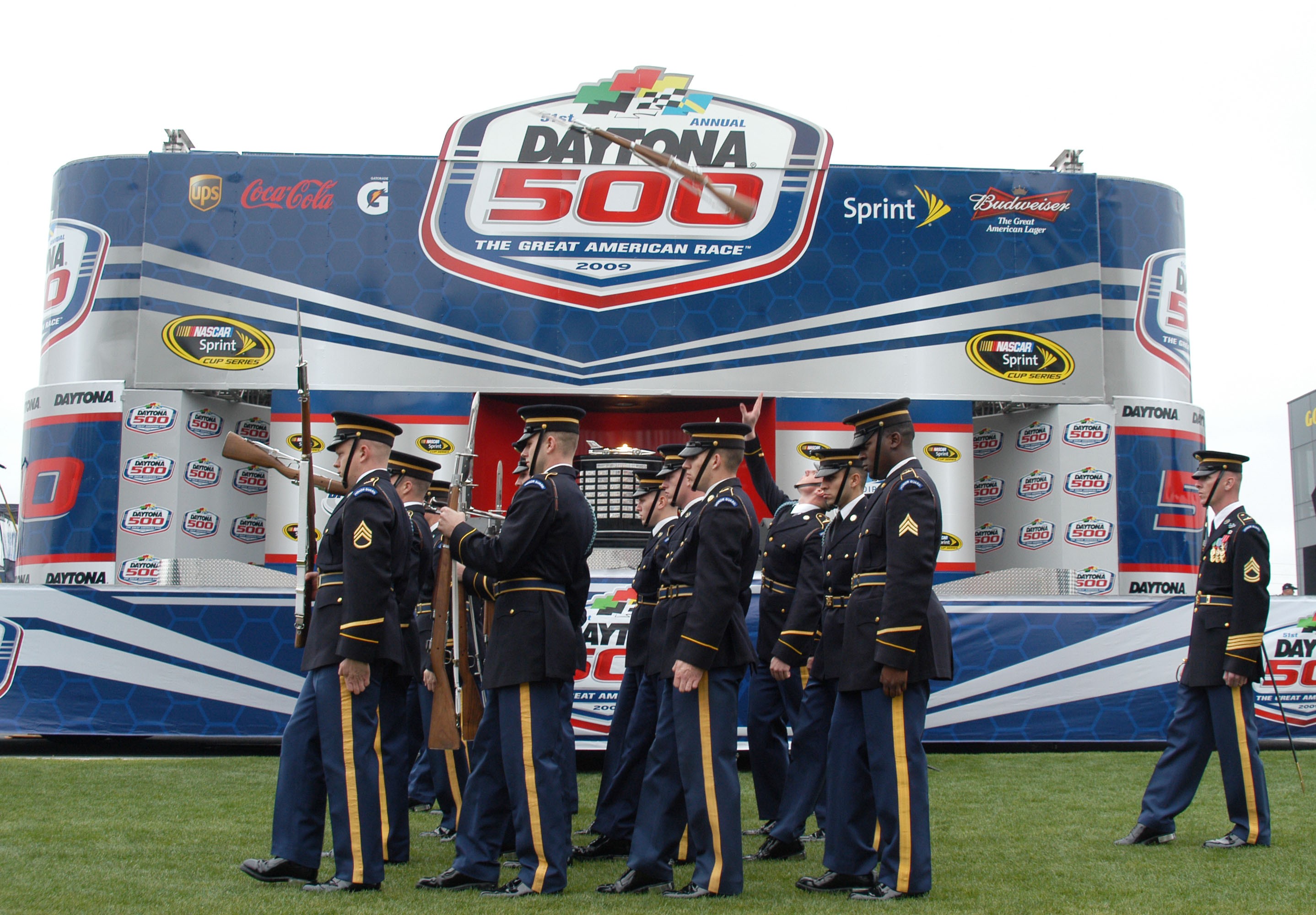 The U.S. Army Drill Team performs at Daytona 500 | Article | The United ...