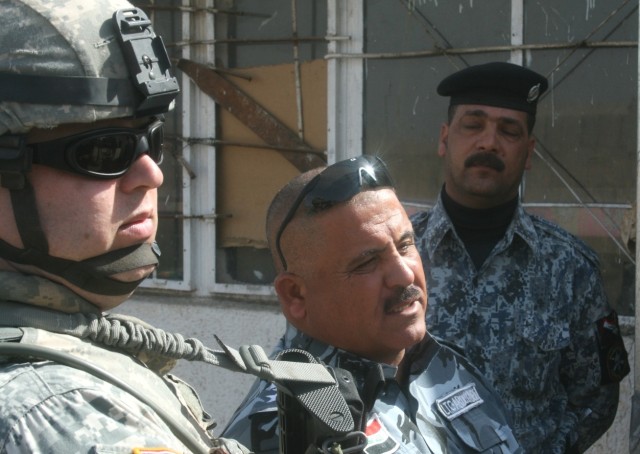 MND-B Soldiers Meet With Iraqi Emergency Response Unit | Article | The ...