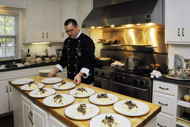 NCOAca,!E+enjoys career as general&#039;s chef