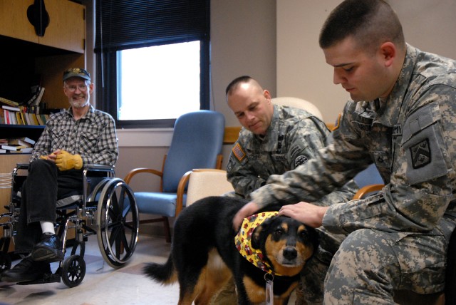 Fort Leavenworth Soldiers visit veterans