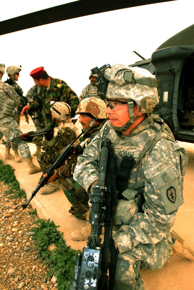 Iraqi, U.S. Soldiers conduct combined air-assault
