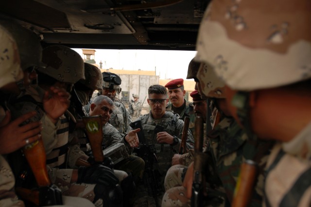 Iraqi, U.S. Soldiers conduct combined air-assault