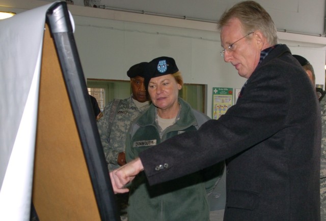 Army's first female 4-star visits 21 TSC