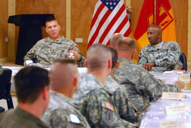 Top division enlisted leader meets with senior NCOs