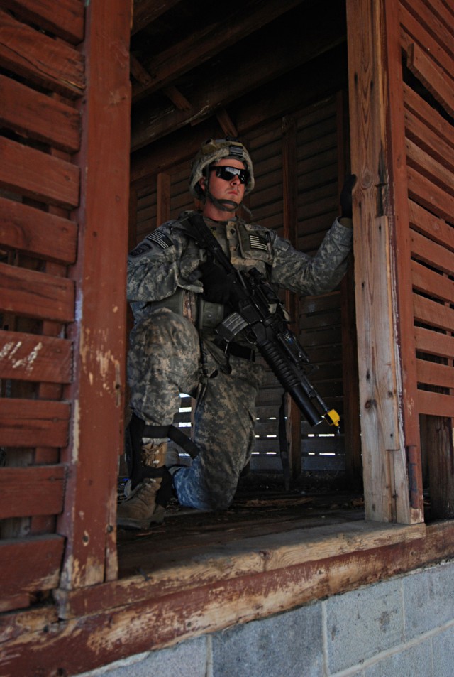 Realistic training prepares paratroopers for combat