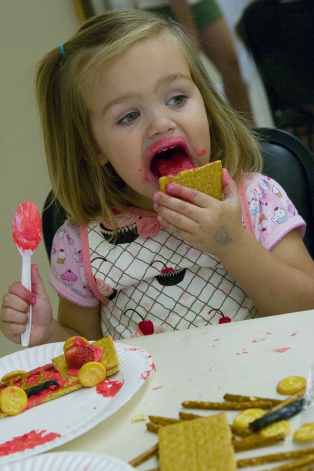 Keiki create edible art at monthly program