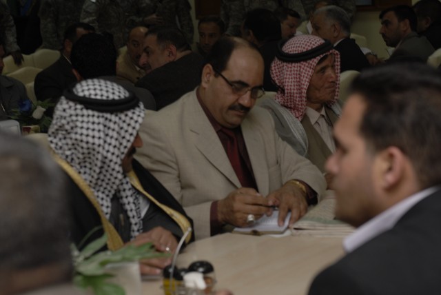 Iraqis invest in future at Balad economic seminar