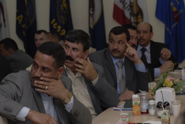 Iraqis invest in future at Balad economic seminar