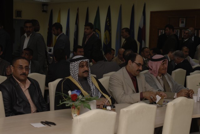 Iraqis invest in future at Balad economic seminar