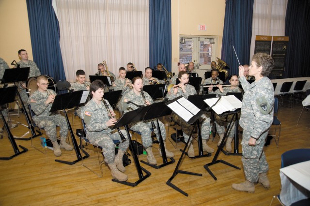 AMC Band plays it&#039;s salute to NCOs