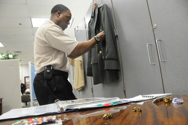 Fort Bliss Enlisted Aide Earns Top Award