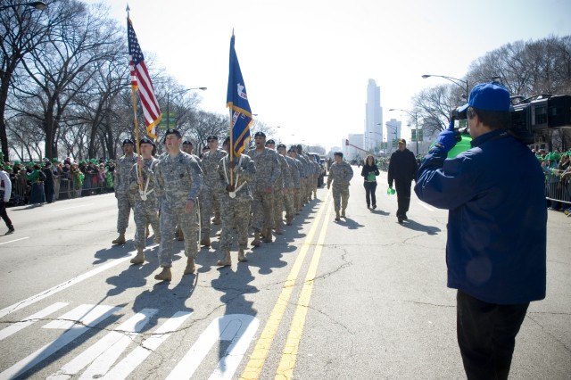 Army Marches in Chicago\&#039;s St. Patrick&#039;s Day Parade