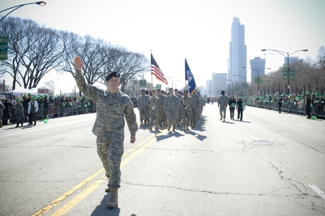 Army Marches in Chicago\&#039;s St. Patrick&#039;s Day Parade
