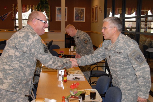 Gen George W. Casey visits Fort Campbell, Ky.
