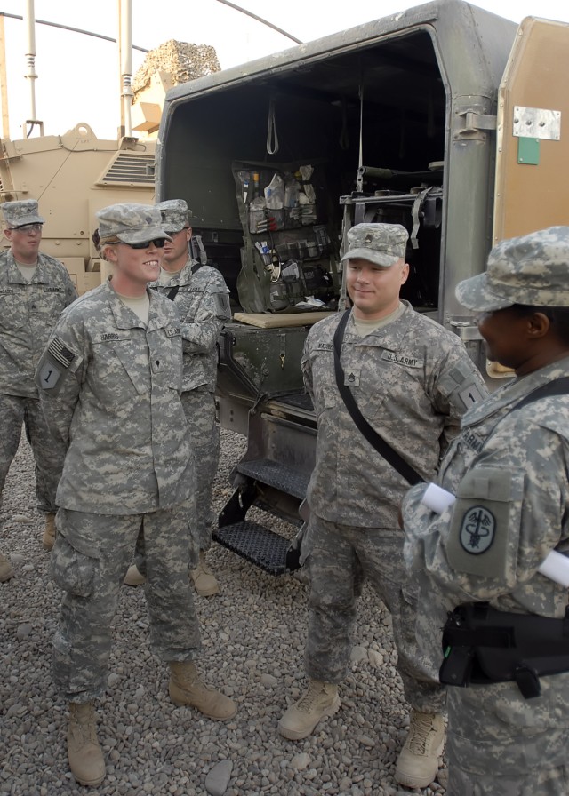 ArmyAca,!a,,cs top medic visits Aca,!A&quot;LifelineAca,!A? crew