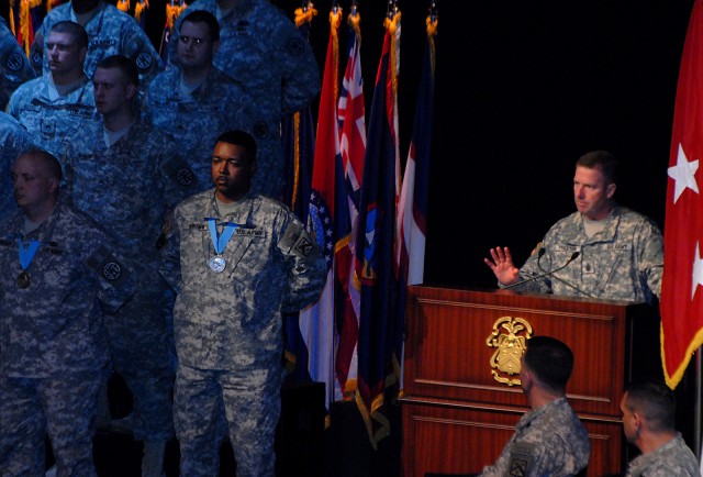 Sergeant Major of Army offers advice at Fort Leavenworth