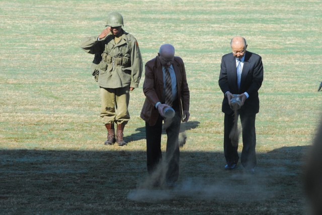 Korean and American heroes add soil from Korean War battlefields